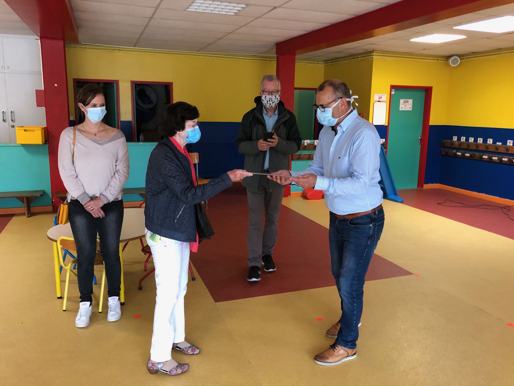 Remise du legs à l'école ND des Fleurs de Languidic