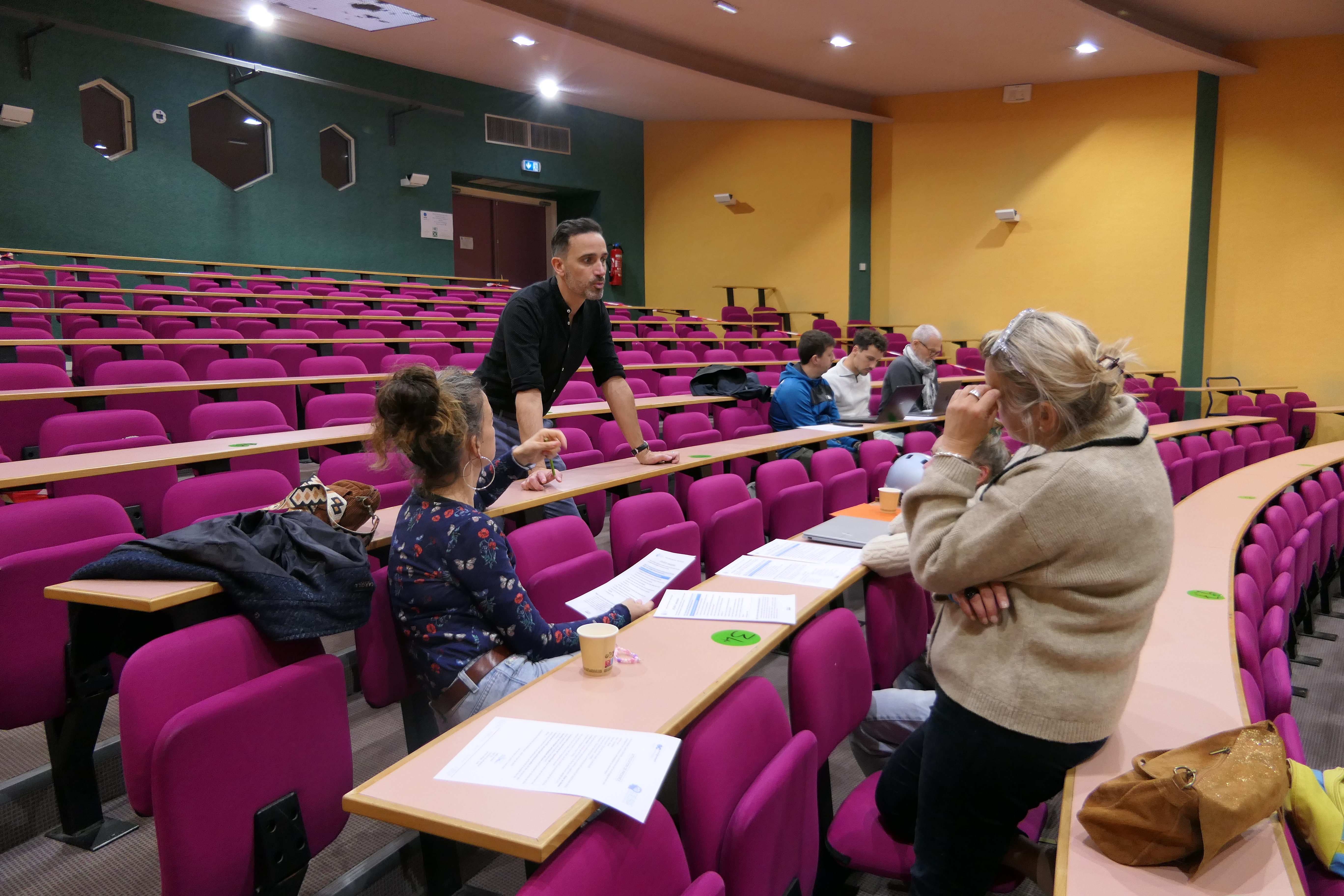 Groupe de travail lors de l'atelier pratiques sur les sciences cognitives organisé par la DDEC 56